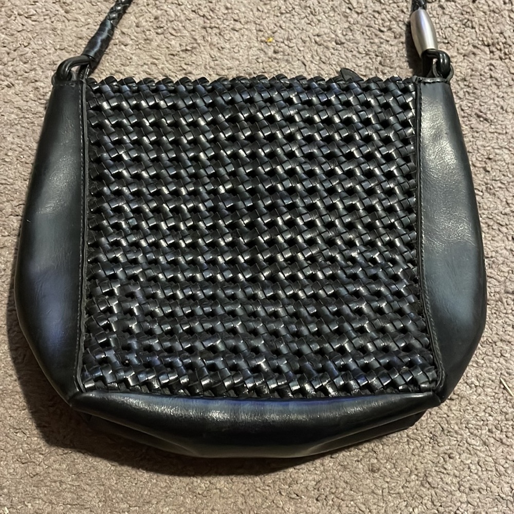 Elegant Black Liz Claiborne Woven Shoulder Bag - Picture 4 of 5